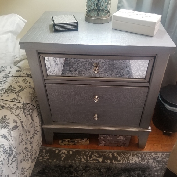 NWT & EUC Quality Items For Less! - Picture 7 of 13